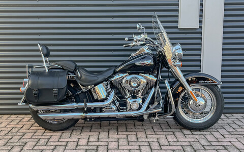 Heritage Softail Deluxe FLSTN 2011