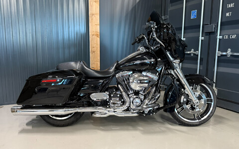 FLHXS - 2015 Street Glide Special