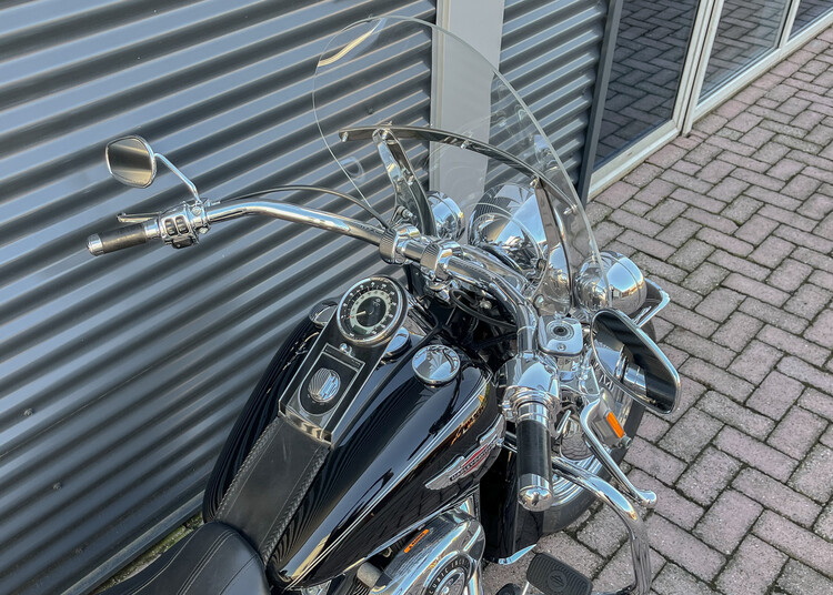 Heritage Softail Deluxe FLSTN 2011