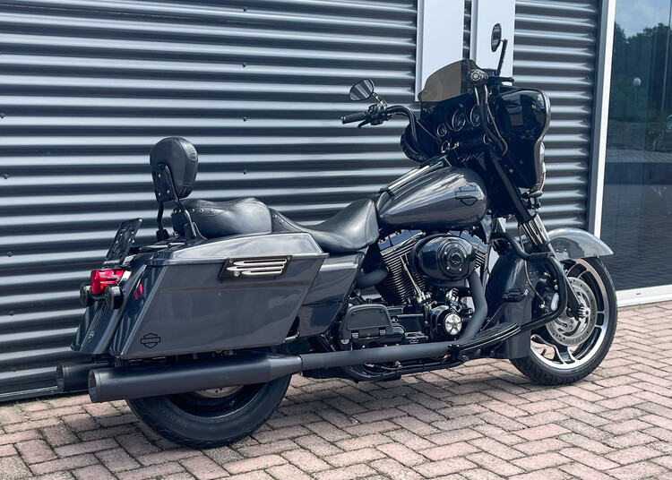 *Electra glide Ultra Classic 2003 FLHTCUI Street Glide look