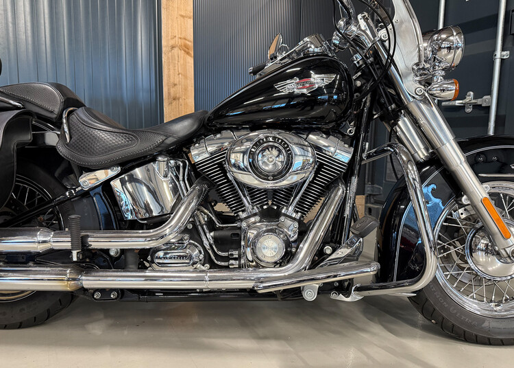 Heritage Softail Deluxe FLSTN 2011