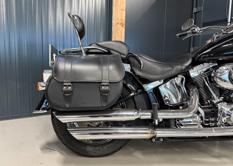 Heritage Softail Deluxe FLSTN 2011